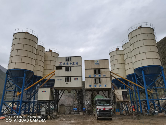 Бетонный завод HZS120 проекта Холгуту 15-го Бюро гидроэнергетики