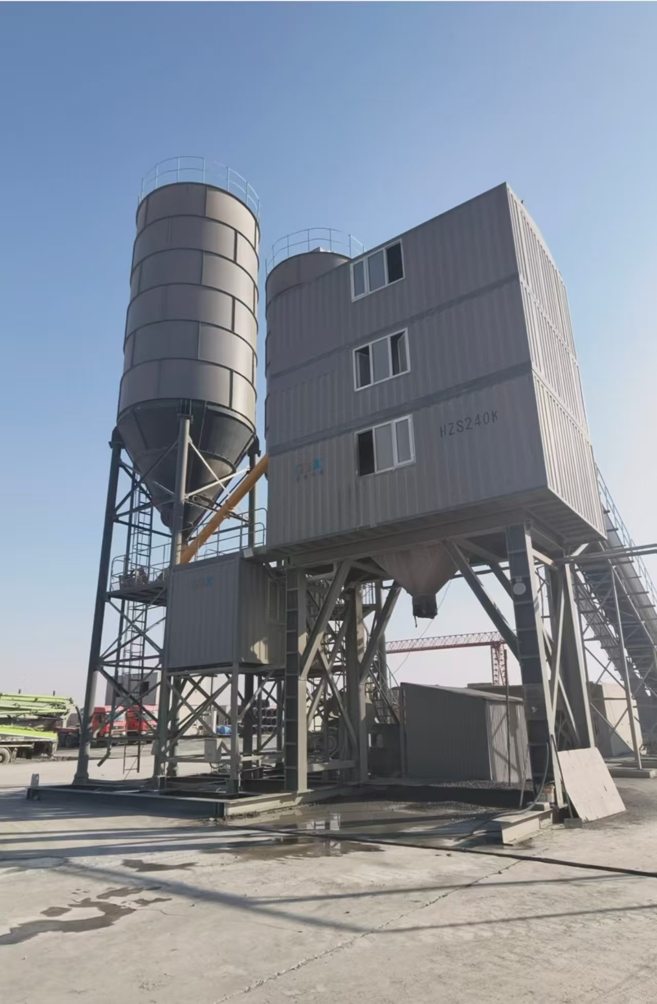 Поставка бетонного завода HZS240 в Промышленный парк 