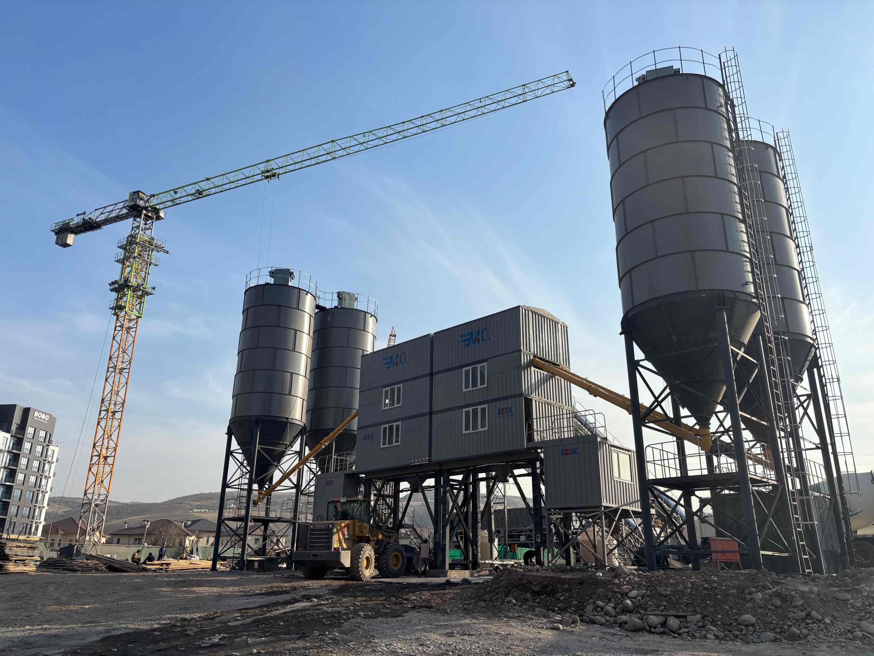 Экспорт — Для двух установок HZS150 в Кыргызстане: ведутся работы по настройке рецептур и испытаниям системы.